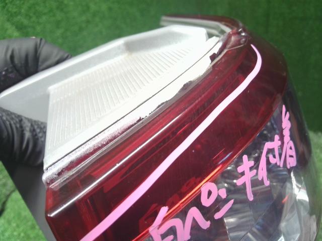 アルファード 右テールランプ DBA-ANH25W 81551-58070