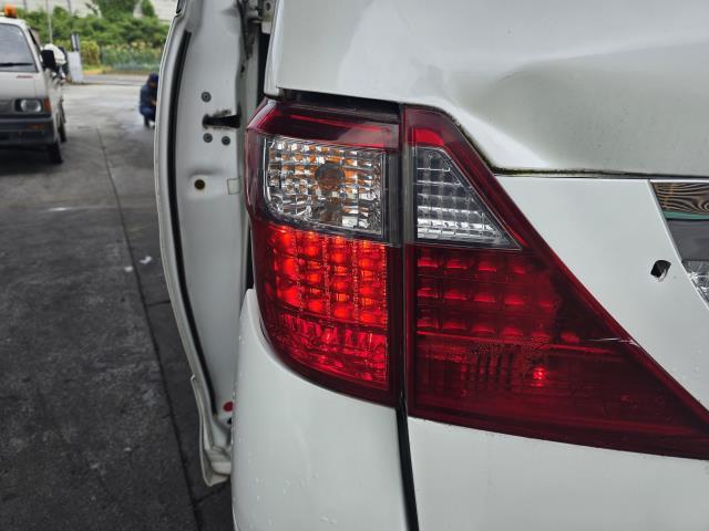 アルファード 左テールランプ DBA-ANH25W 81561-58070