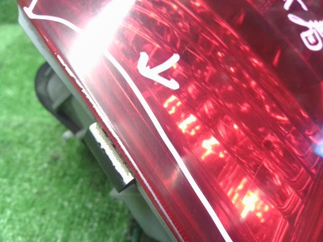 アルファード 左テールランプ DBA-ANH25W 81561-58070