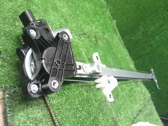 NV100クリッパー 右Ｆドアレギュレータ・モーター HBD-DR17V 80700-4A02B