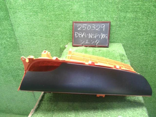 シエンタ グローブＢＯＸ DBA-NSP170G