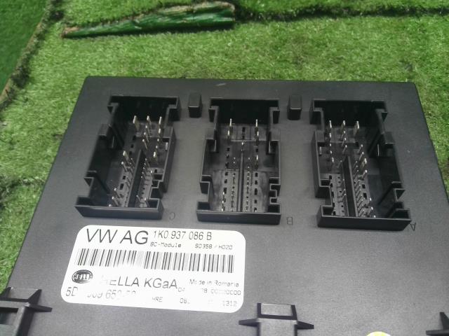 VW ゴルフ ヒューズボックス ABA-1KCAV 1K0 937 087 G