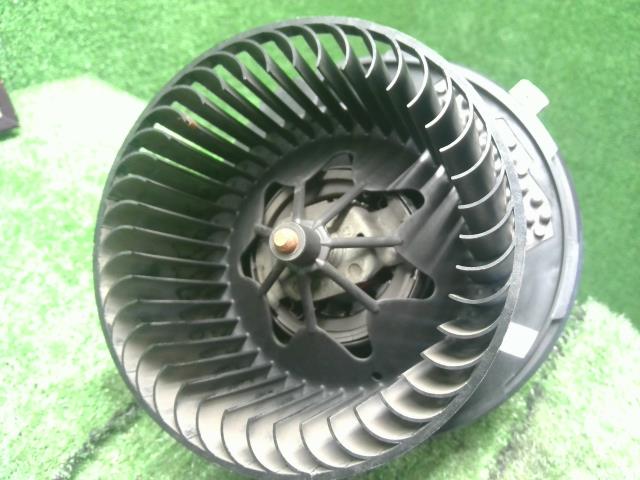 VW ゴルフ ヒーターブロアモーター ABA-1KCAV 1K2 820 015 H