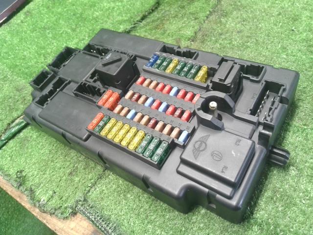 BMW ミニ ヒューズボックス ABA-MF16S 61 35 3 457 582