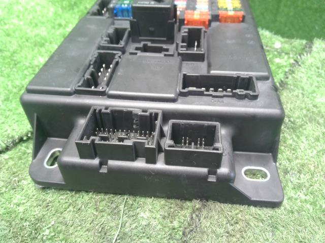 BMW ミニ ヒューズボックス ABA-MF16S 61 35 3 457 582