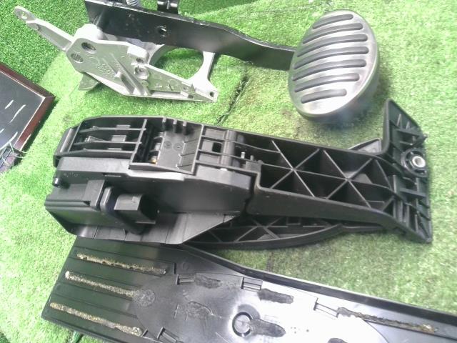 BMW ミニ ペダル ABA-MF16S 35 40 6 889 816