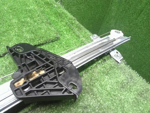 ヴェゼル 左Ｆドアレギュレータ・モーター DAA-RU3 72250-T7A-003