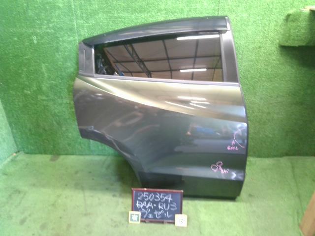 ヴェゼル 右ＲドアＡＳＳＹ DAA-RU3 67510-T7A-300ZZ