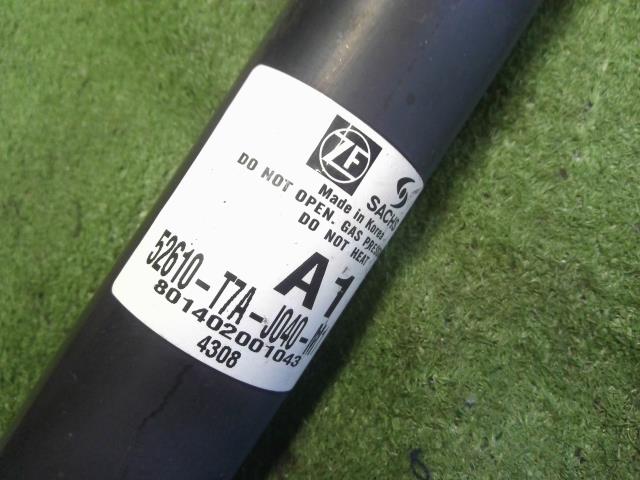 ヴェゼル Ｒストラット・アブソーバーセット DAA-RU3 52611-T7A-J02