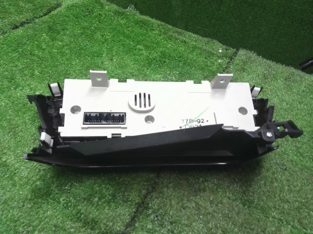 ヴェゼル Ａ／Ｃスイッチパネル DAA-RU3 79601-T7A-921ZA