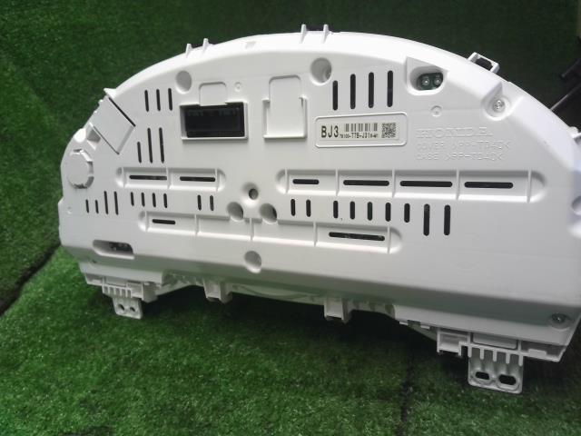 ヴェゼル スピードメーター DAA-RU3 78100-T7B-J31