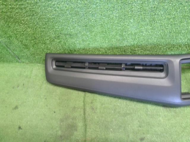 ヴェゼル 内装部品 DAA-RU3 77620-T7A-N01ZB