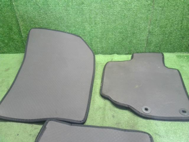ＳＸ４ フロアマット DBA-YB22S