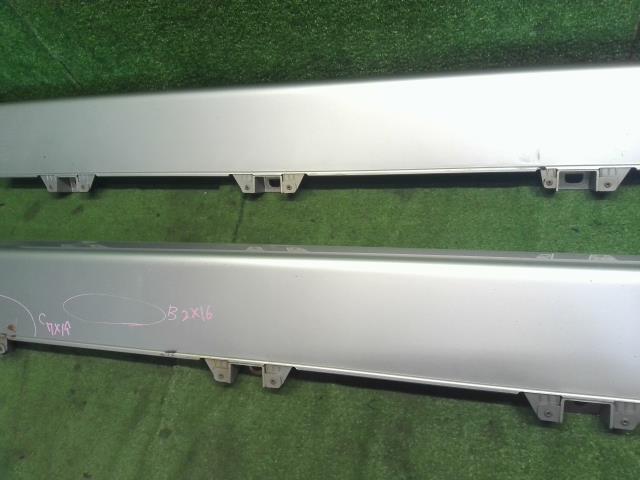 ヴェゼル 左サイドステップ DAA-RU3 71850-T7B-003