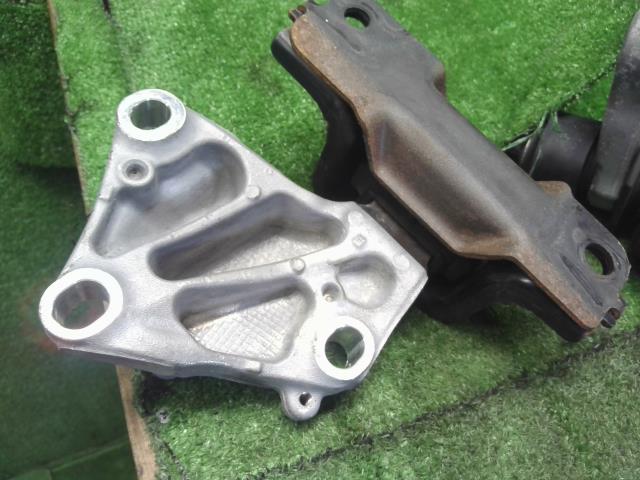ヴェゼル E/G部品 DAA-RU3 50850-T7B-003,50822-T7A-003