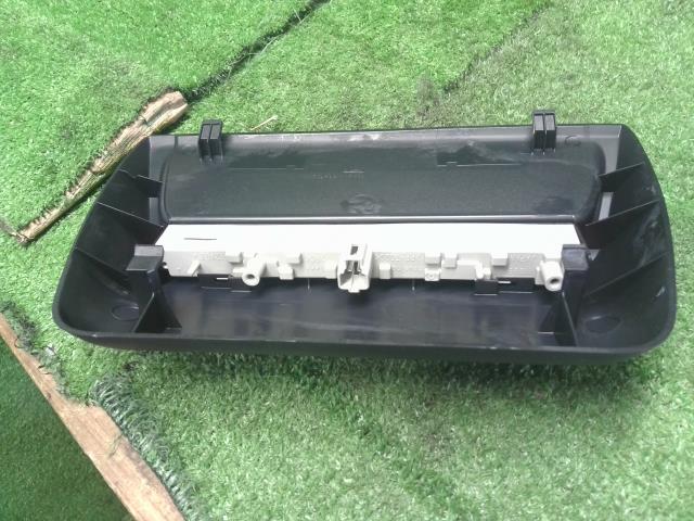カムリ ハイマウントストップランプ DAA-AVV50 81006-33030-C0