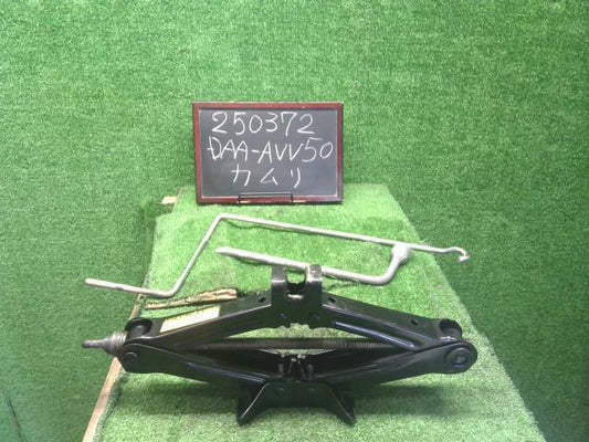 カムリ ジャッキ DAA-AVV50 09111-33030
