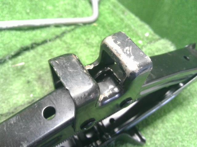 カムリ ジャッキ DAA-AVV50 09111-33030