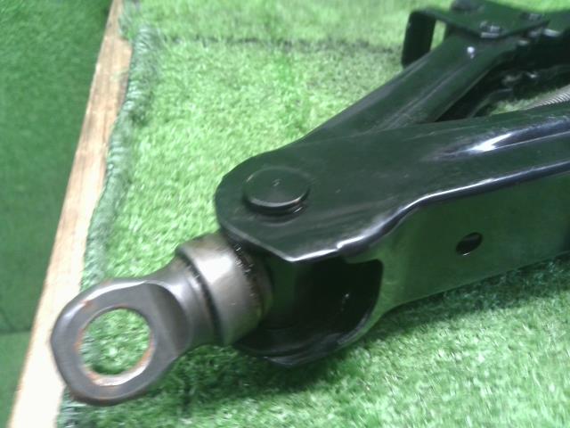 カムリ ジャッキ DAA-AVV50 09111-33030