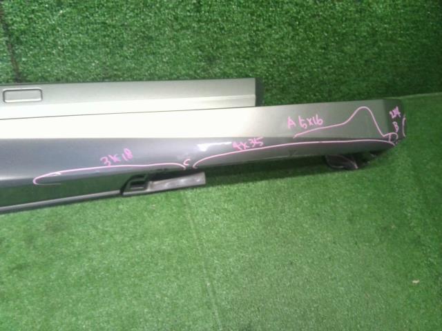 レクサス IS 右サイドステップ DAA-AVE30 75851-53905-B2