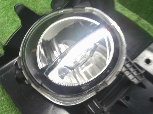 BMW 3シリーズ 左フォグランプ LDA-8C20 63 17 7 315 559
