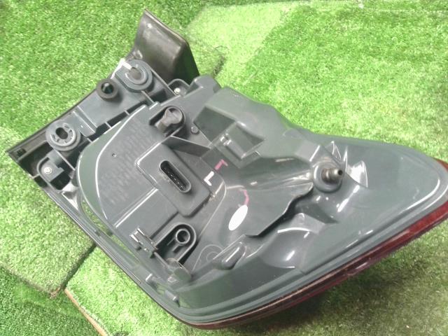BMW 3シリーズ 左テールランプ LDA-8C20 63 21 7 372 209