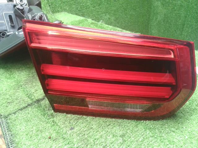 BMW 3シリーズ 左テールランプ LDA-8C20 63 21 7 372 209