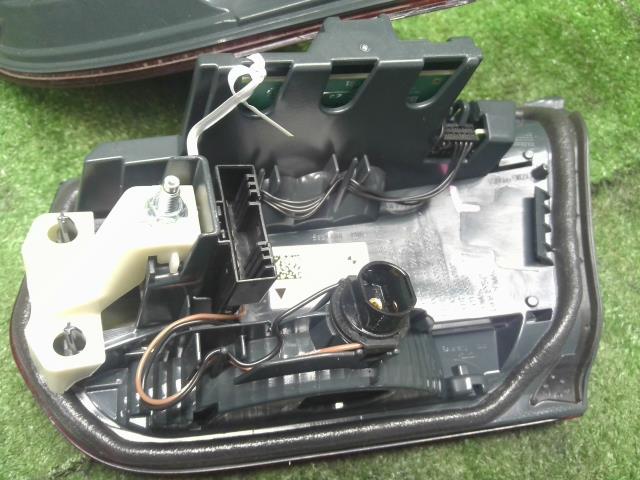 BMW 3シリーズ 左テールランプ LDA-8C20 63 21 7 372 209