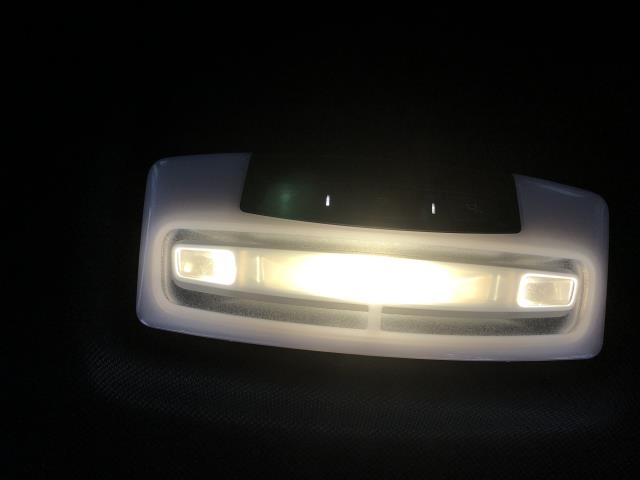 BMW 3シリーズ 内装部品 LDA-8C20