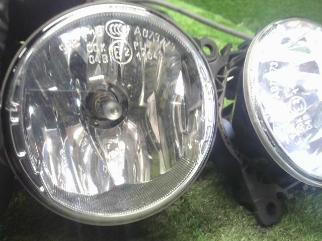 ルノー カングー 左フォグランプ ABA-KWK4M 261500097R