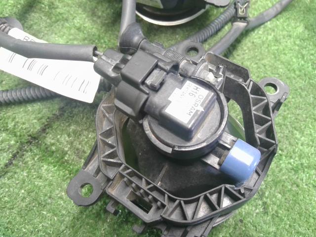 ルノー カングー 左フォグランプ ABA-KWK4M 261500097R
