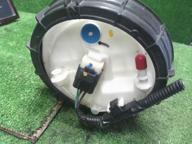 ルノー カングー フューエルポンプ ABA-KWK4M 172024329R