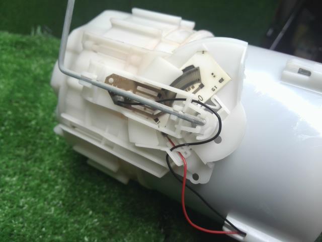 ルノー カングー フューエルポンプ ABA-KWK4M 172024329R