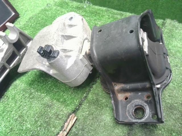 ルノー カングー E/G部品 ABA-KWK4M 8200014931
