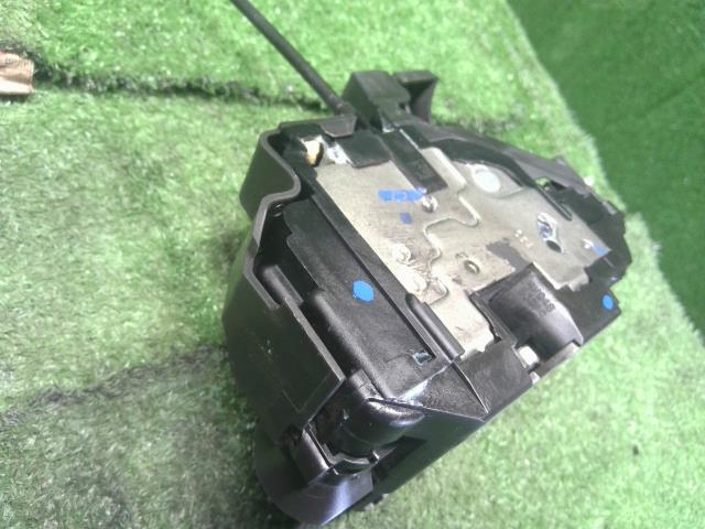 ルノー カングー 左Ｆドアロックソレノイド ABA-KWK4M 8200497581