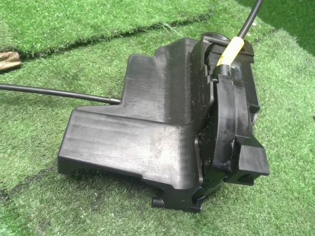 ルノー カングー 左Ｆドアロックソレノイド ABA-KWK4M 8200497581