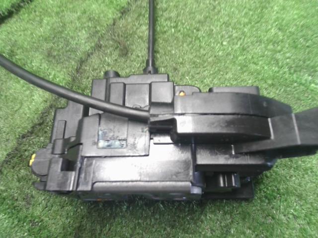 ルノー カングー 右Ｒドアロックソレノイド ABA-KWK4M 8200542376
