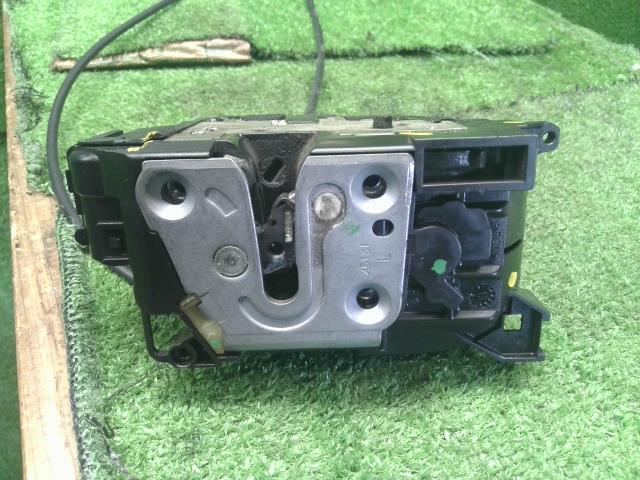 ルノー カングー 左Ｒドアロックソレノイド ABA-KWK4M 8200542375