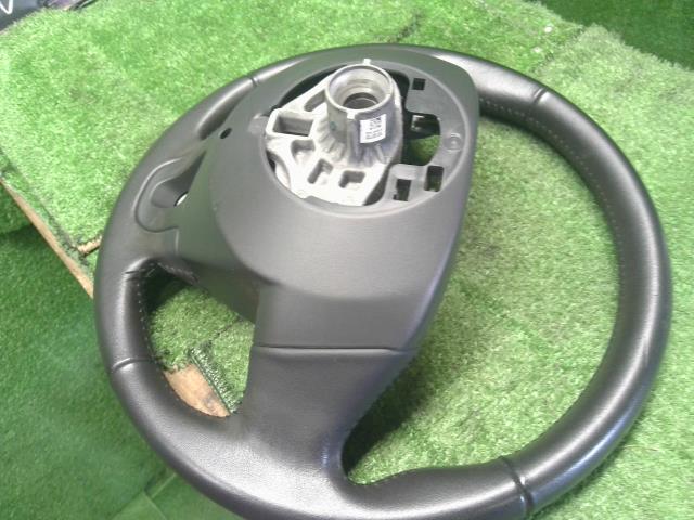 ルノー カングー ステアリングホイール ABA-KWK4M 484006412R