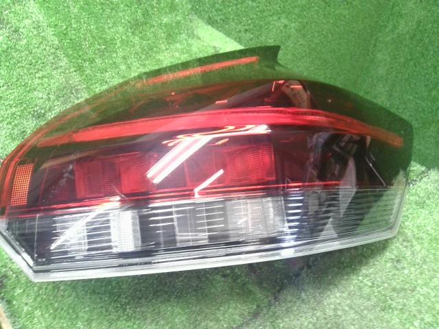 キックス 右テールランプ 6AA-RP15 26550-5RY0A