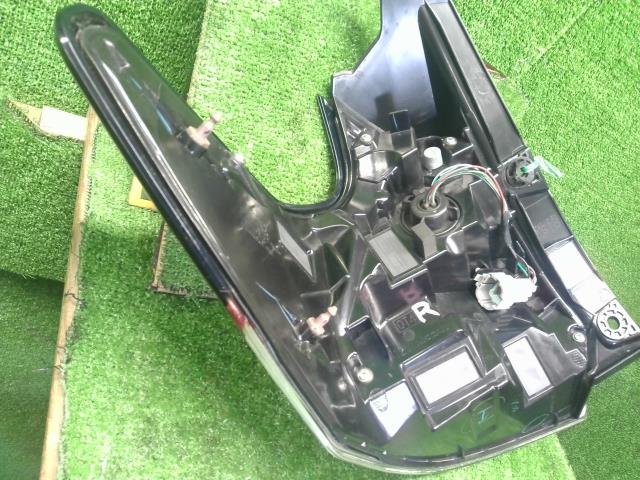 キックス 右テールランプ 6AA-RP15 26550-5RY0A