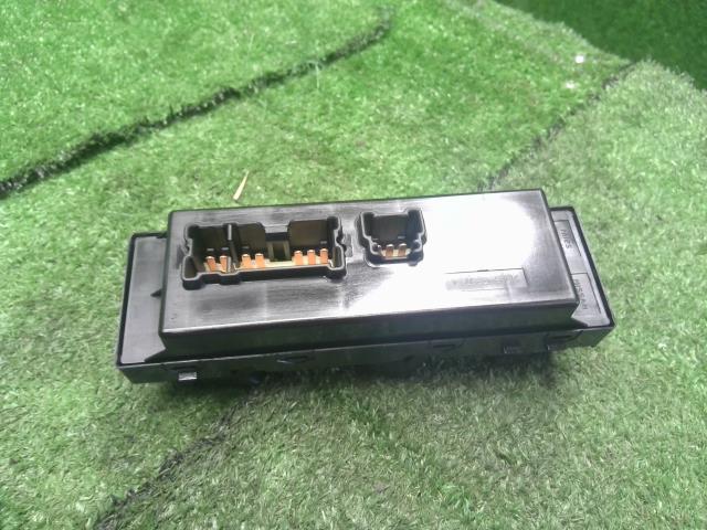 キックス パワーウインドウスイッチ 6AA-RP15