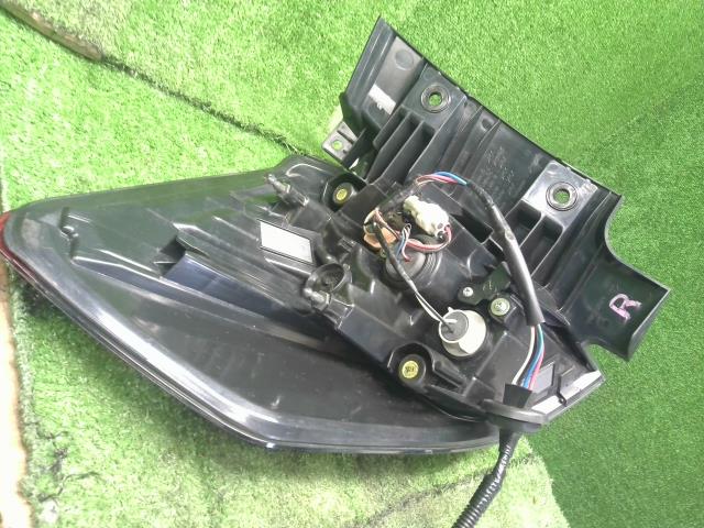エクストレイル 右テールランプ DBA-NT32 26550-6FP0C