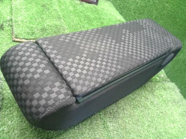 ハスラー アームレスト DAA-MR41S 85501-72M11-CCM