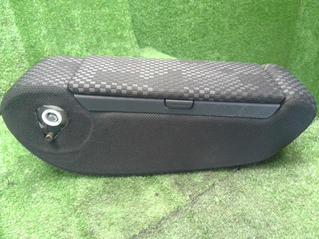 ハスラー アームレスト DAA-MR41S 85501-72M11-CCM