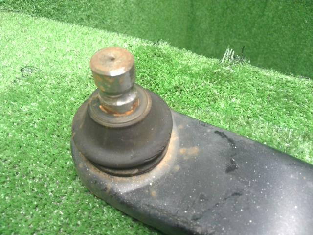 【中古】ミニキャブ GBD-U62V 左フロントロアアーム 4013A064 自社品番250431 W37