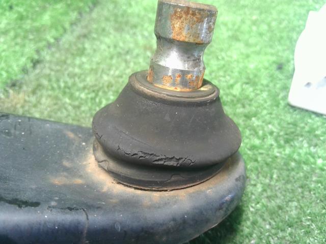 【中古】ミニキャブ GBD-U62V 左フロントロアアーム 4013A064 自社品番250431 W37
