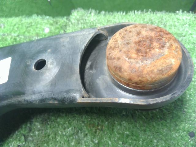 【中古】ミニキャブ GBD-U62V 左フロントロアアーム 4013A064 自社品番250431 W37
