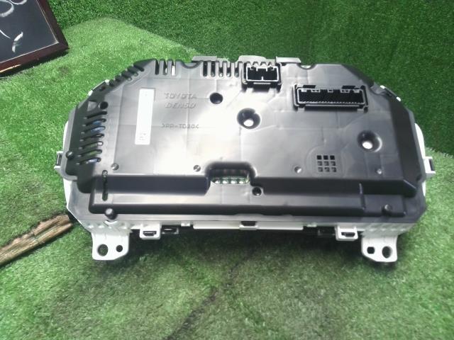ヴィッツ スピードメーター DBA-KSP130 83800-5CB21
