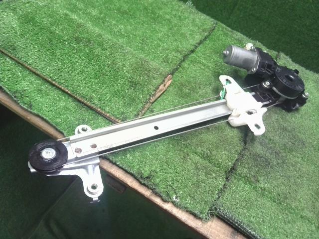 NV100クリッパー 右Ｒドアレギュレータ・モーター HBD-DR17V 82720-4A01G